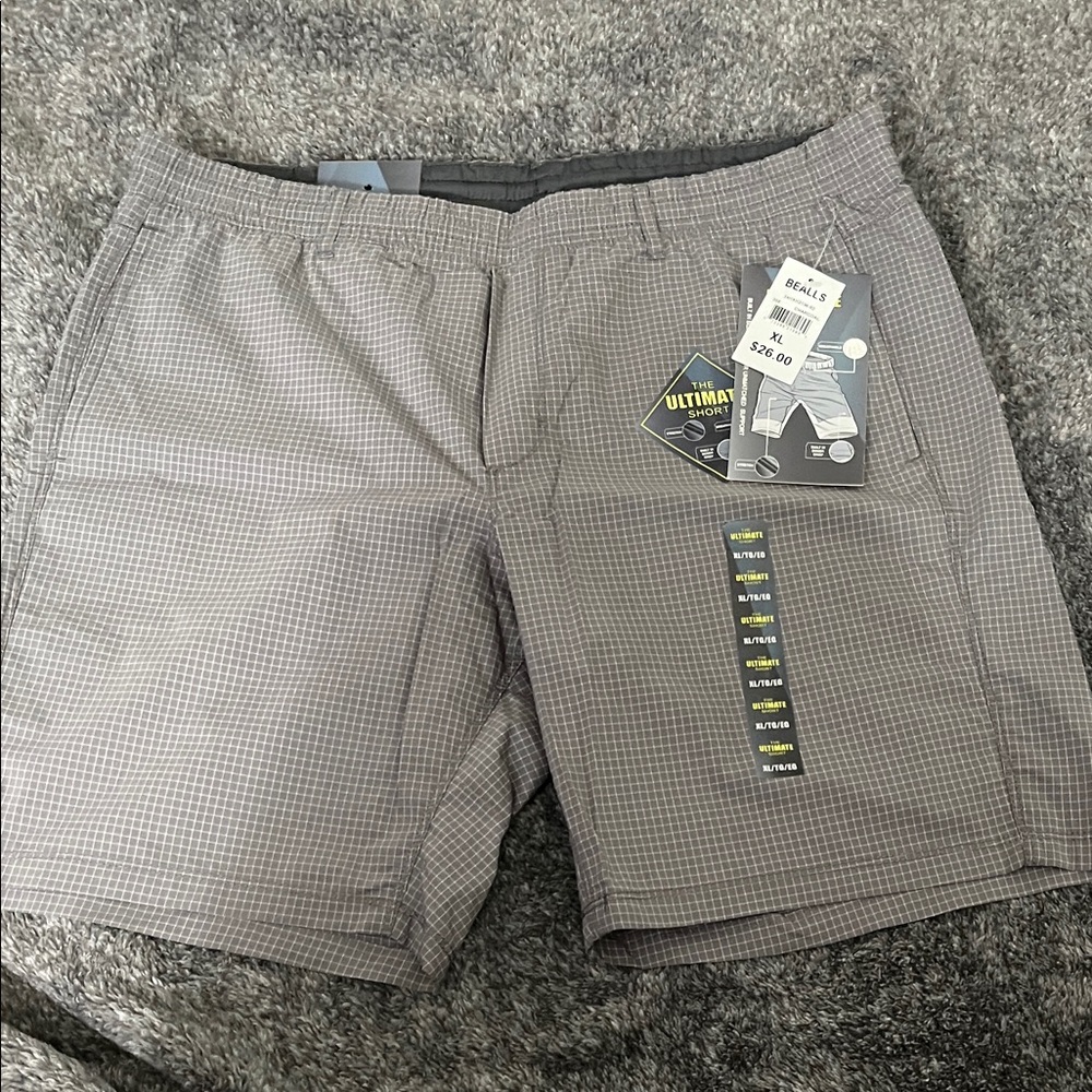 Hollywood- The Jean People Men's Gray Checkered Flat Front Shorts